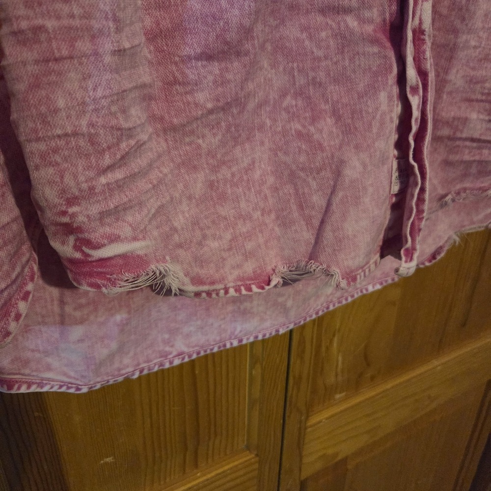 Frank & Eileen Pink Denim Shirt Size S Distressed Hem - Picture 9 of 10